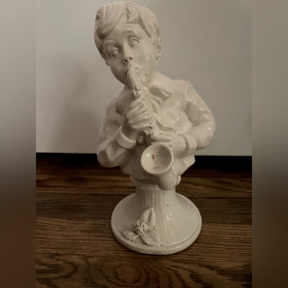 VINTAGE V. KENDRICK '71 UNIVERSAL STATUARY